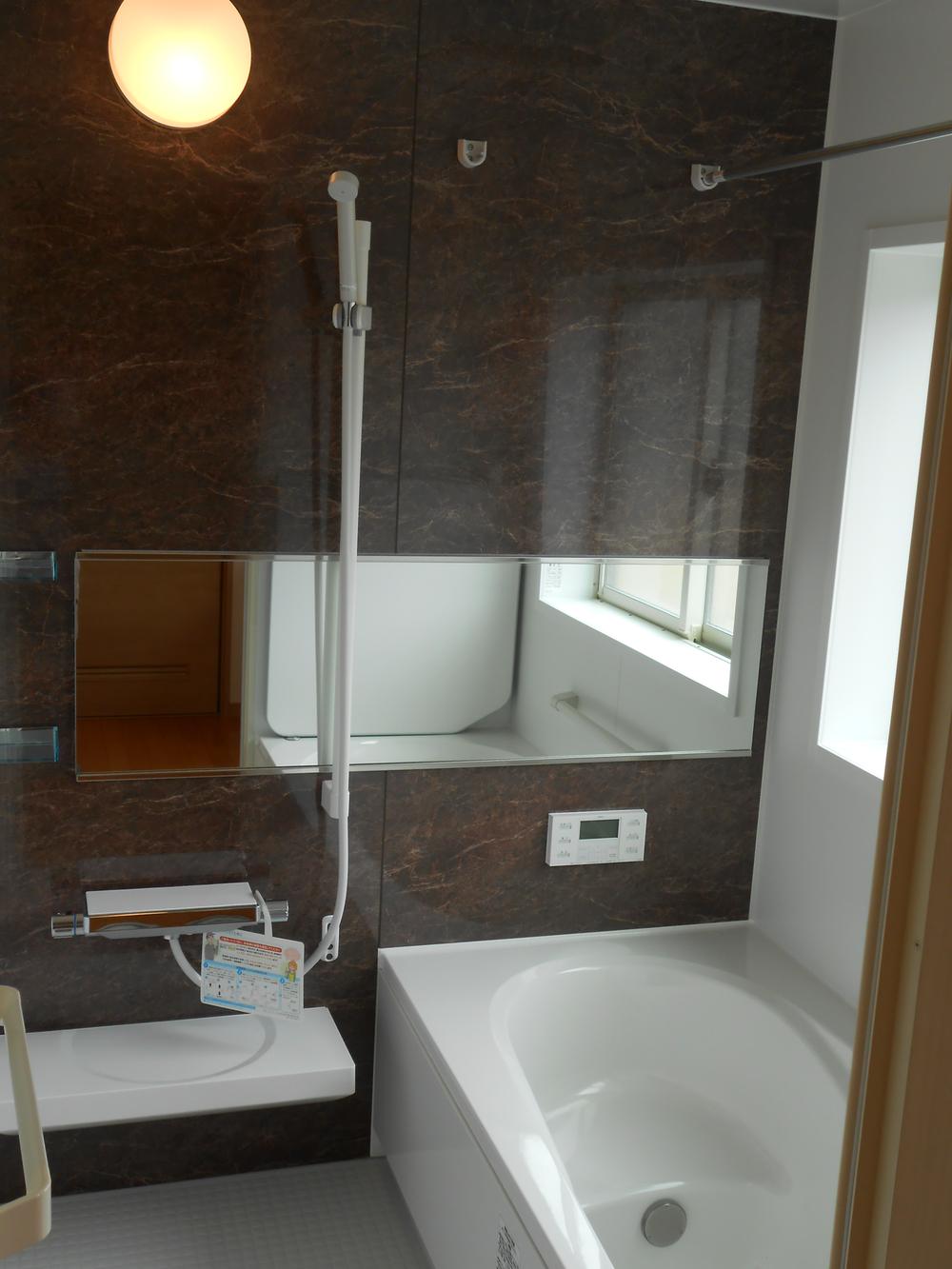 Bathroom. Hot water is hard to shark Samobasu