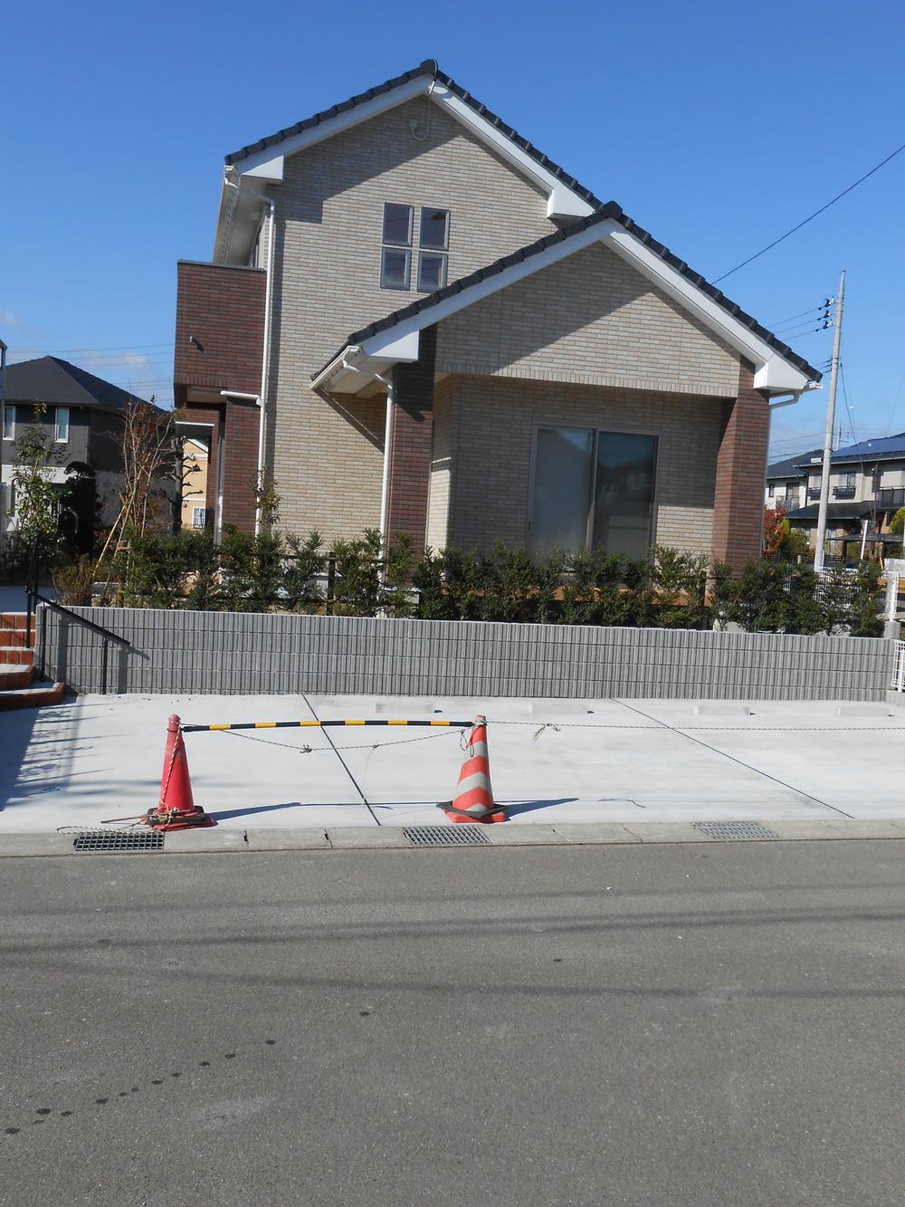 Local photos, including front road. Local (10 May 2013) Shooting