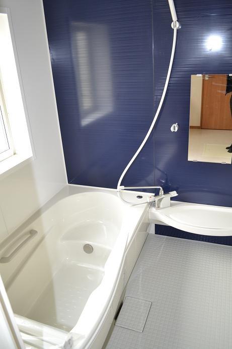 Same specifications photo (bathroom). Same specifications Kururin poi drainage port we solve the complaints of cleaning by the force of the vortex (^ 0 ^) / Easy to dry the floor, Comfortable tub with bench considering the fun of bathing (^ 0 ^) /