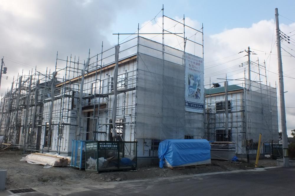 Local photos, including front road. Local (10 May 2013) Shooting