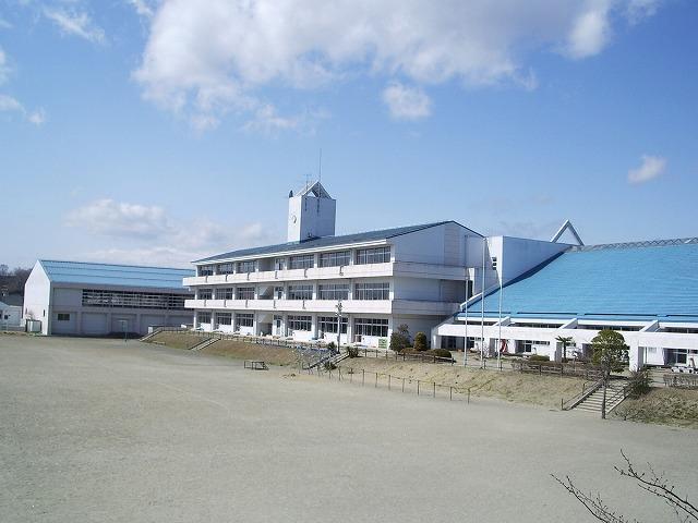 Primary school. Shirakashidai until elementary school 2600m MidoriYutaka a school road