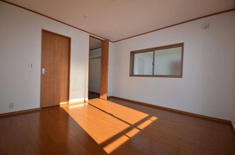 Non-living room. 4 Building Western-style 8 pledge + WIC