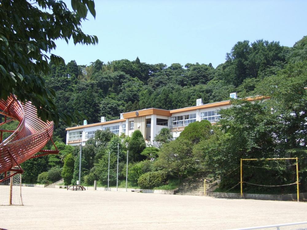 Primary school. Rifu stand Rifu to elementary school 5200m