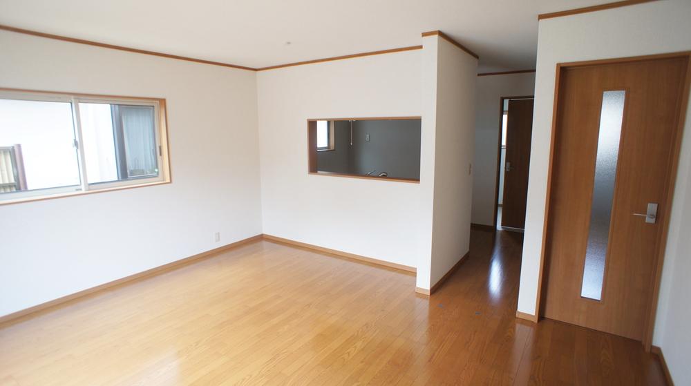 Same specifications photos (living)