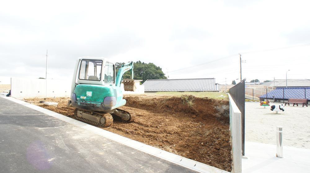 Local photos, including front road. First-come-first-served basis application being accepted!