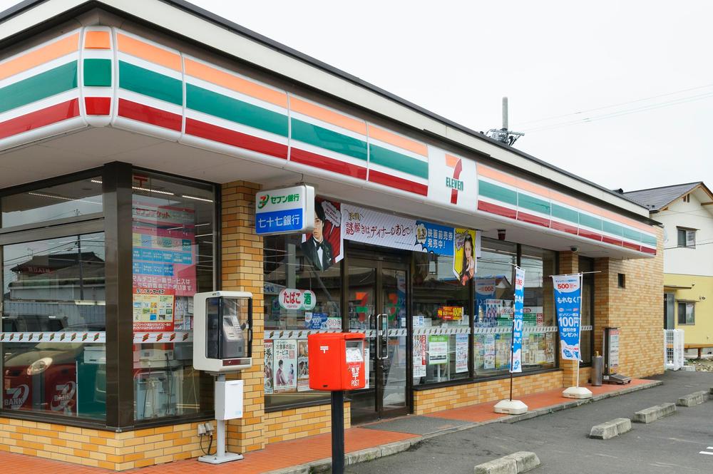 Convenience store. 290m to Seven-Eleven