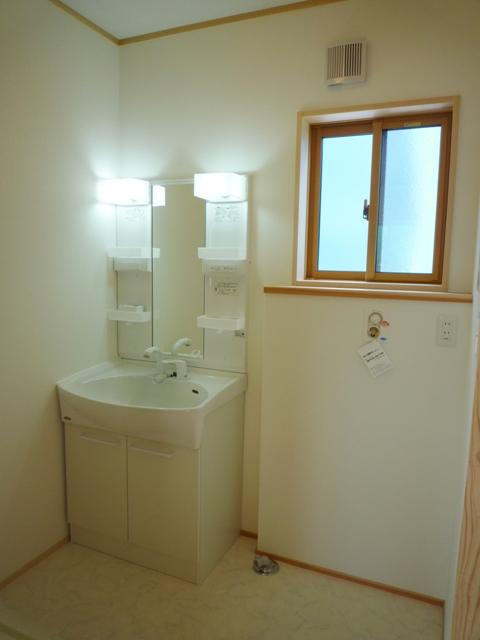 Wash basin, toilet