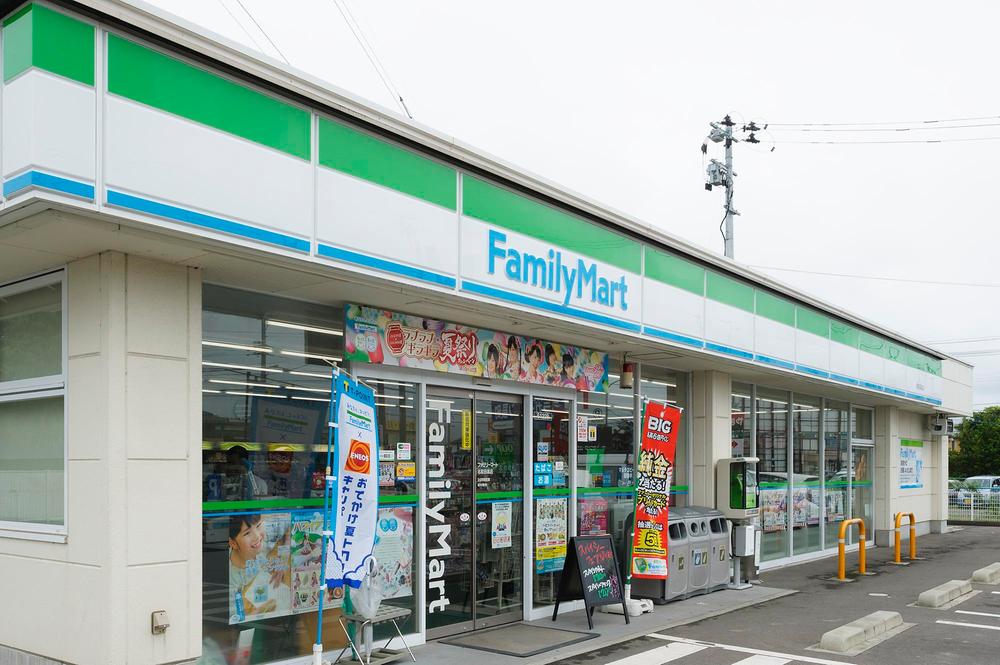 Convenience store. 550m to FamilyMart