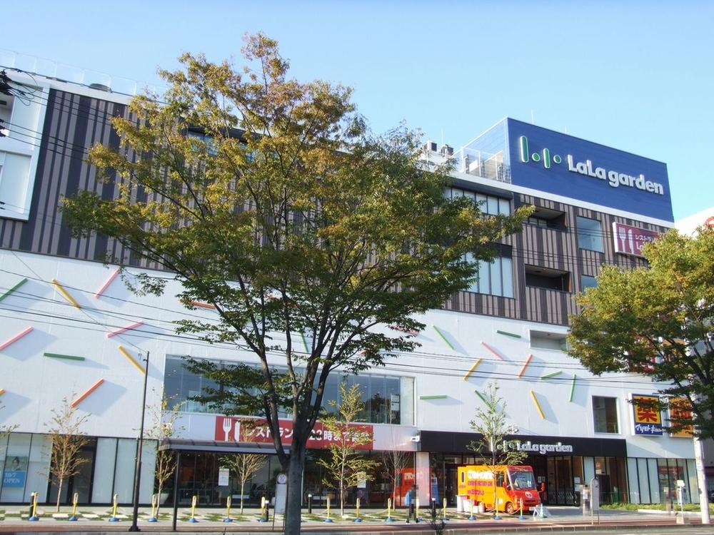 Shopping centre. About 15 minutes by car 10000m until Lara Garden Nagamachi