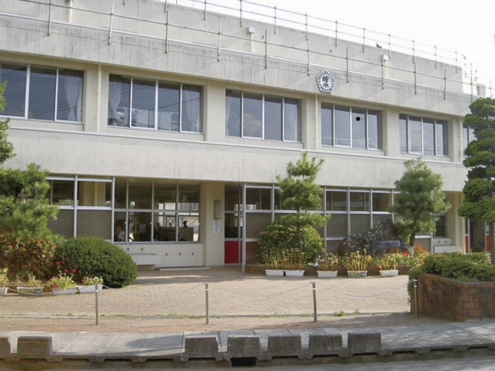 Primary school. 595m to Masuda Elementary School