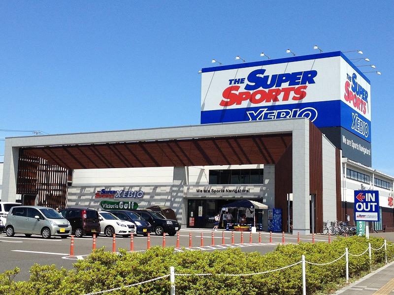 Shopping centre. 150m to super sports Xebio