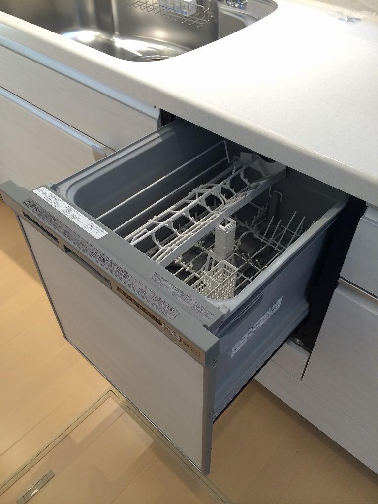 Kitchen. Dishwasher (standard equipment)