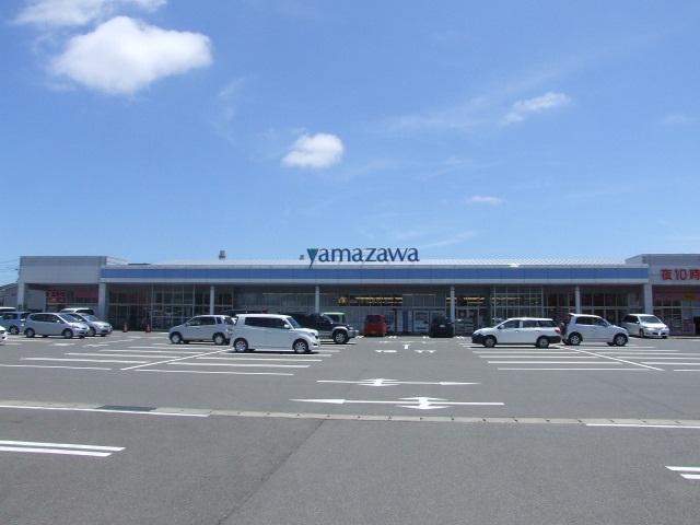 Supermarket. Yamazawa until Medeshima shop 422m ■ Also comfort in the familiar Super