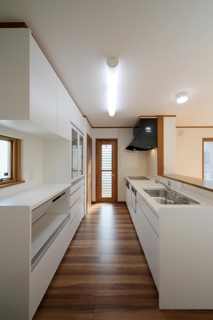 Kitchen. ■ Ltd. Katie ready-built specification example