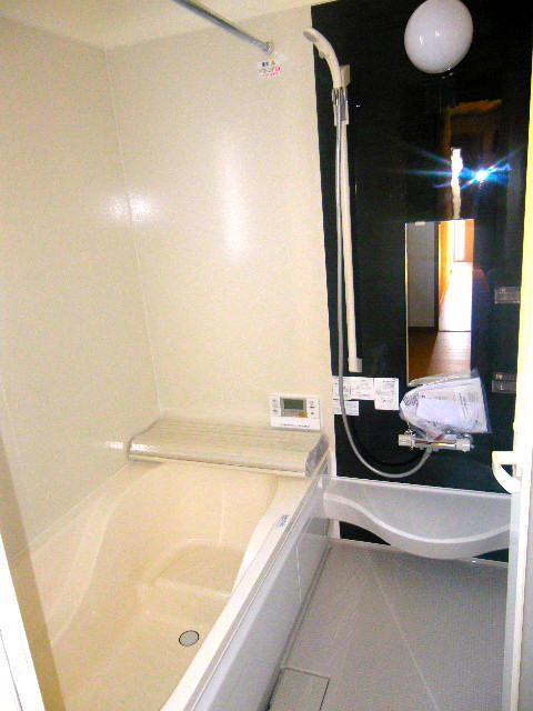 Same specifications photo (bathroom). Same specifications Support armrest, Support flange, When Ya rises, It is easy to grasp shape when in and out of the bathtub. Clean wall insulation dirt hardly marked with scratches. And rust worry does not have any. It does not leave a big water droplets