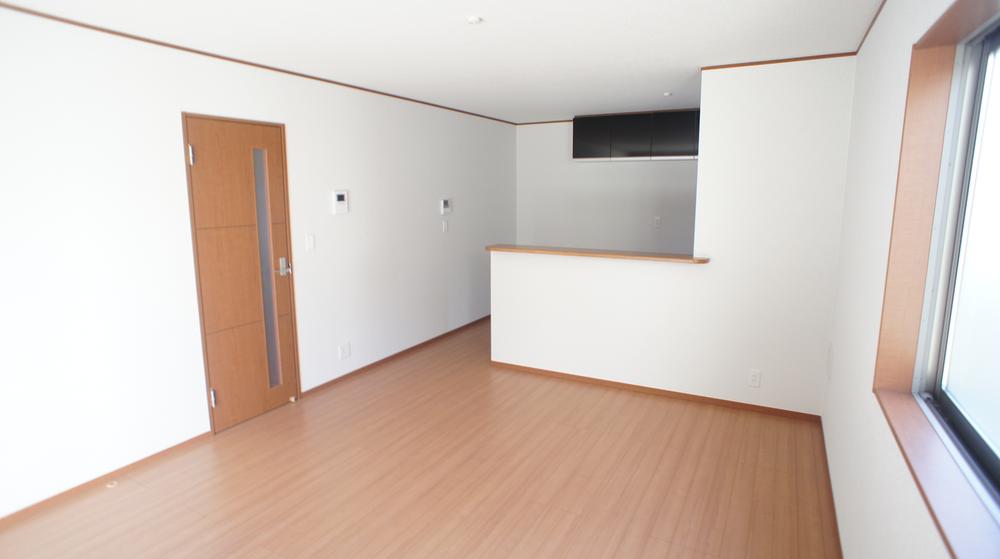 Same specifications photos (living)