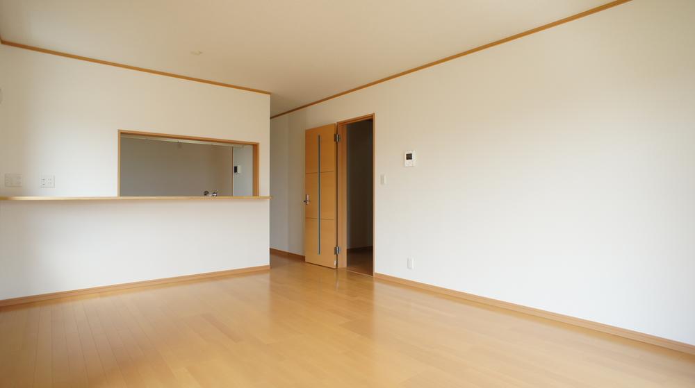 Same specifications photos (living)