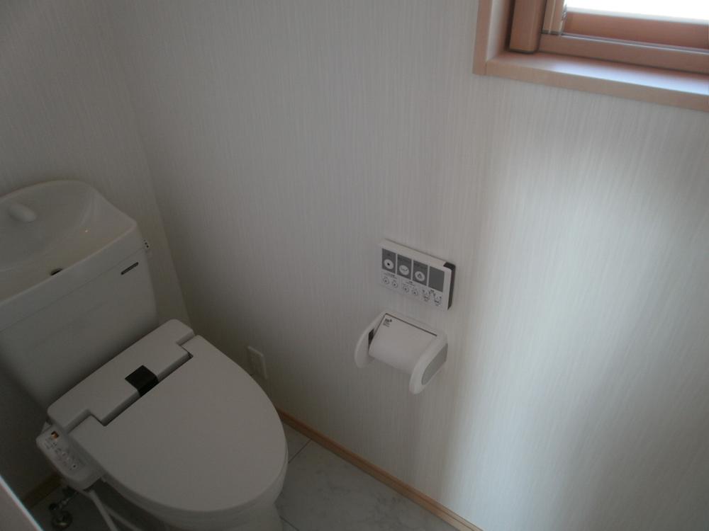 Toilet. Indoor (11 May 2013) Shooting