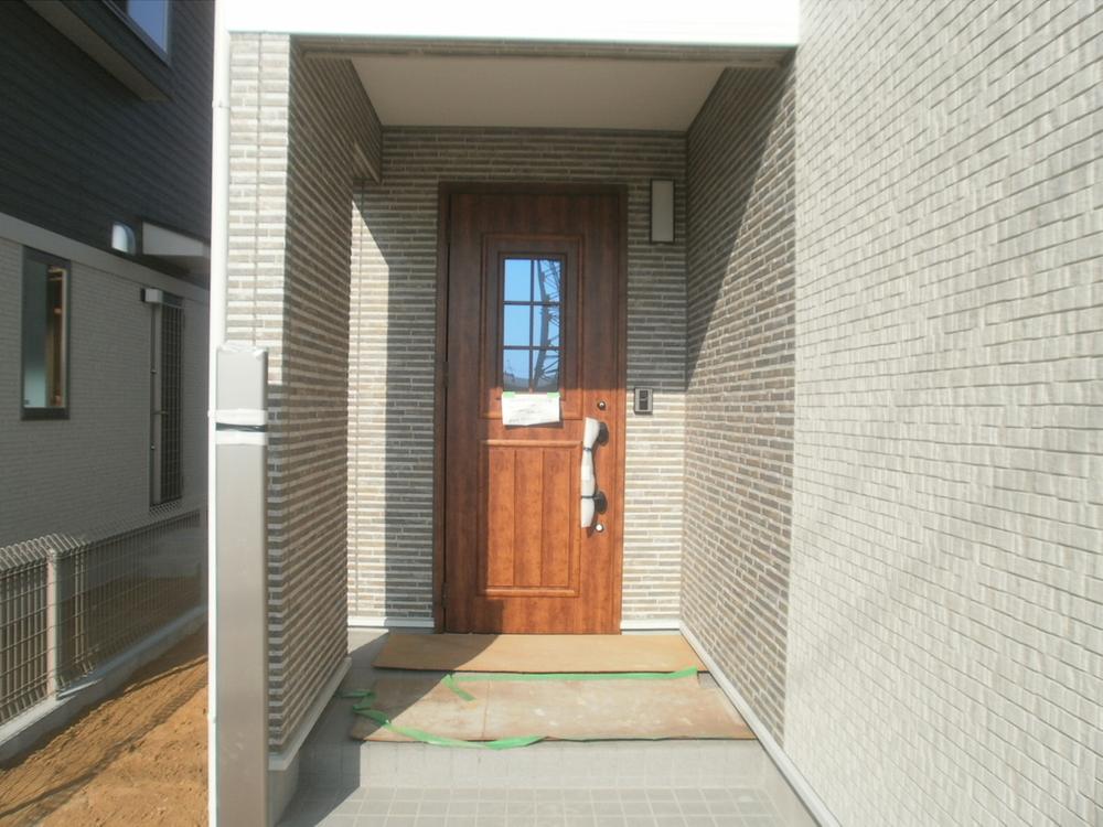 Entrance. Local (11 May 2013) Shooting