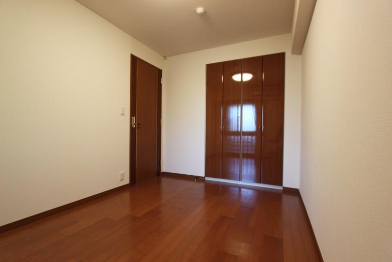 Non-living room. Indoor (September 2013) Shooting