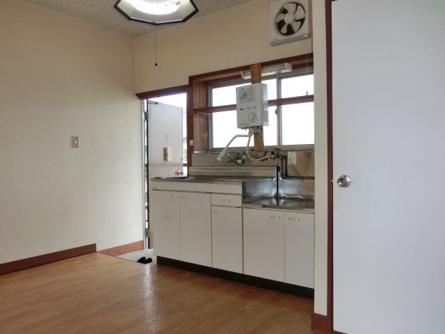 Kitchen. Be spacious also increase repertoire of dishes in the kitchen.