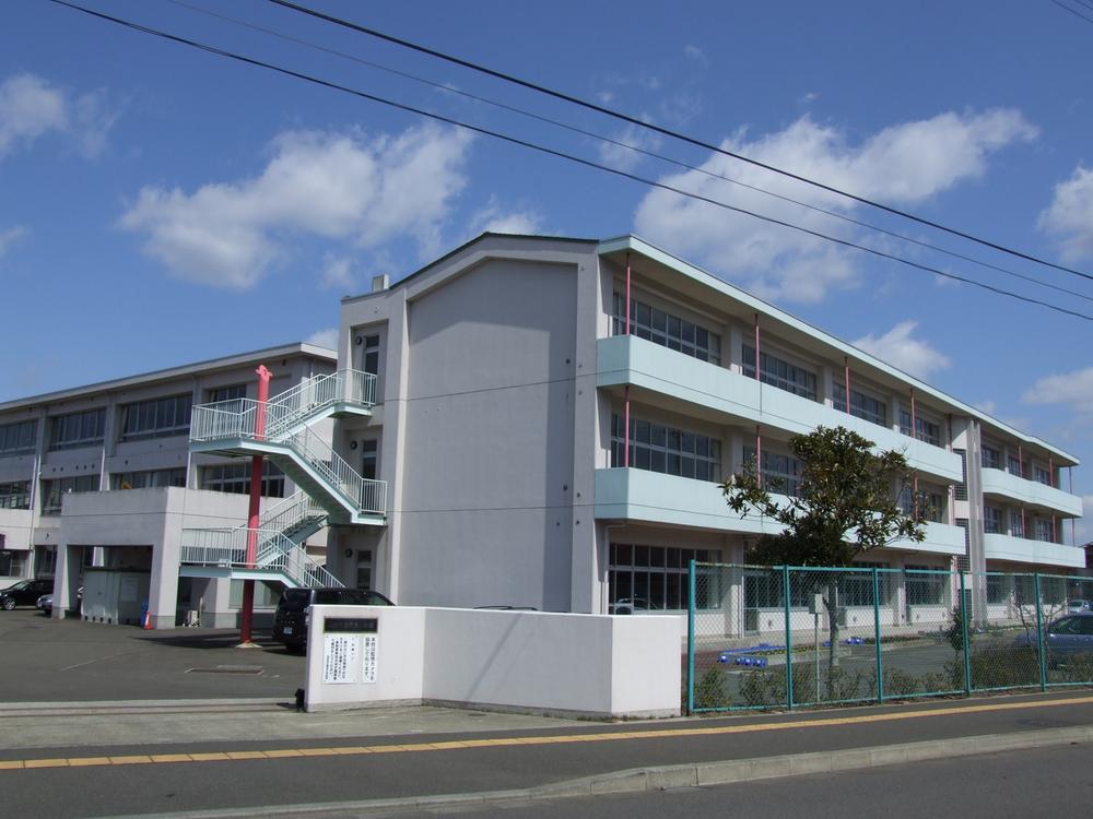 Primary school. Kurio to elementary school 980m