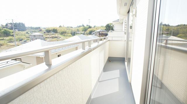 Balcony. Same specifications Photos