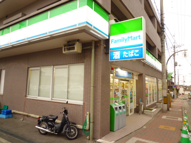 Convenience store. FamilyMart Kashiwagi 1-chome to (convenience store) 600m