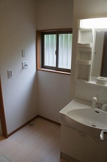 Same specifications photos (Other introspection). Same specifications wash room