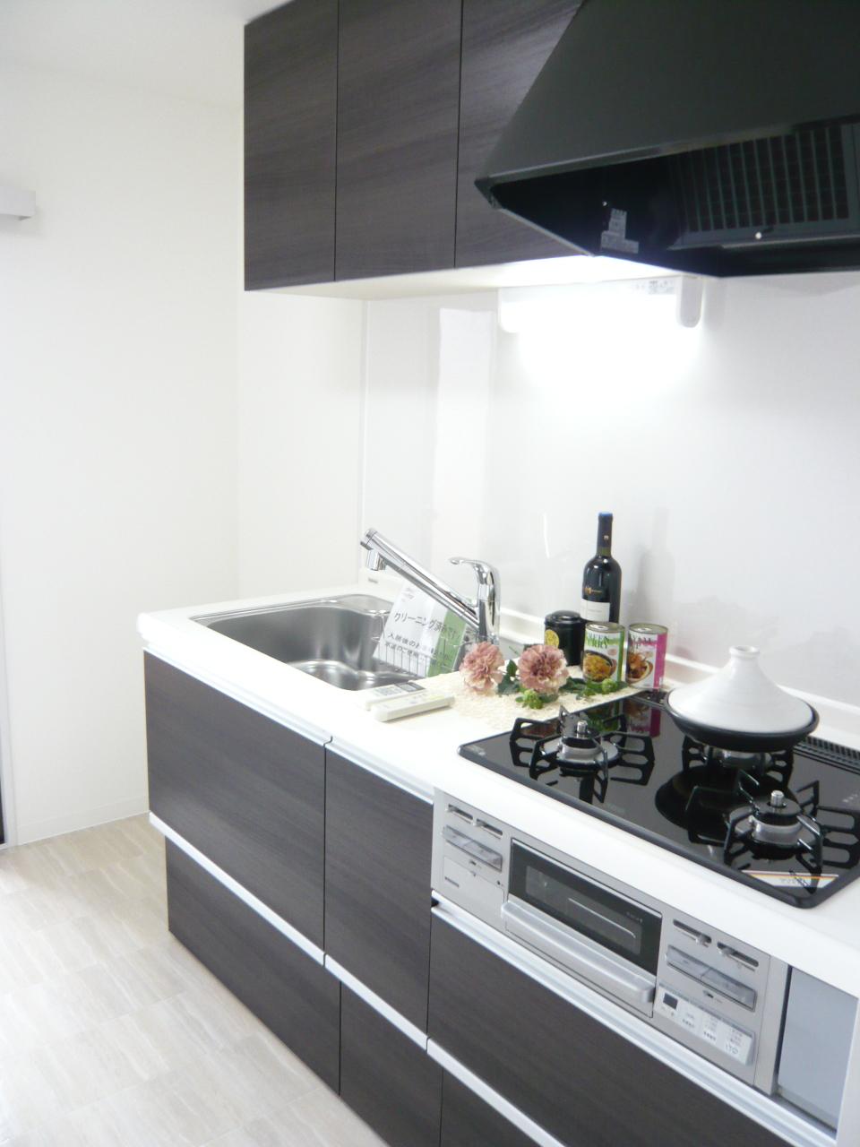 Kitchen. Indoor (11 May 2013) Shooting