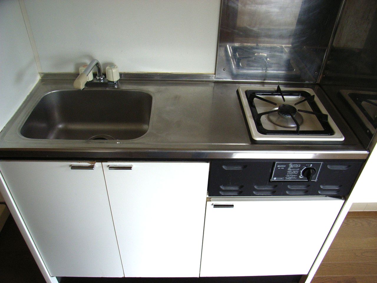 Kitchen. Functional 1-burner stove with system Kitchen