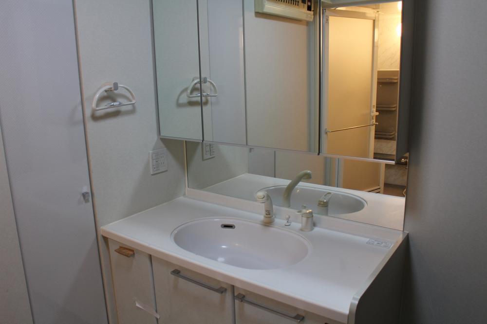 Wash basin, toilet. Wash basin ・ Washroom (November 2013) Shooting