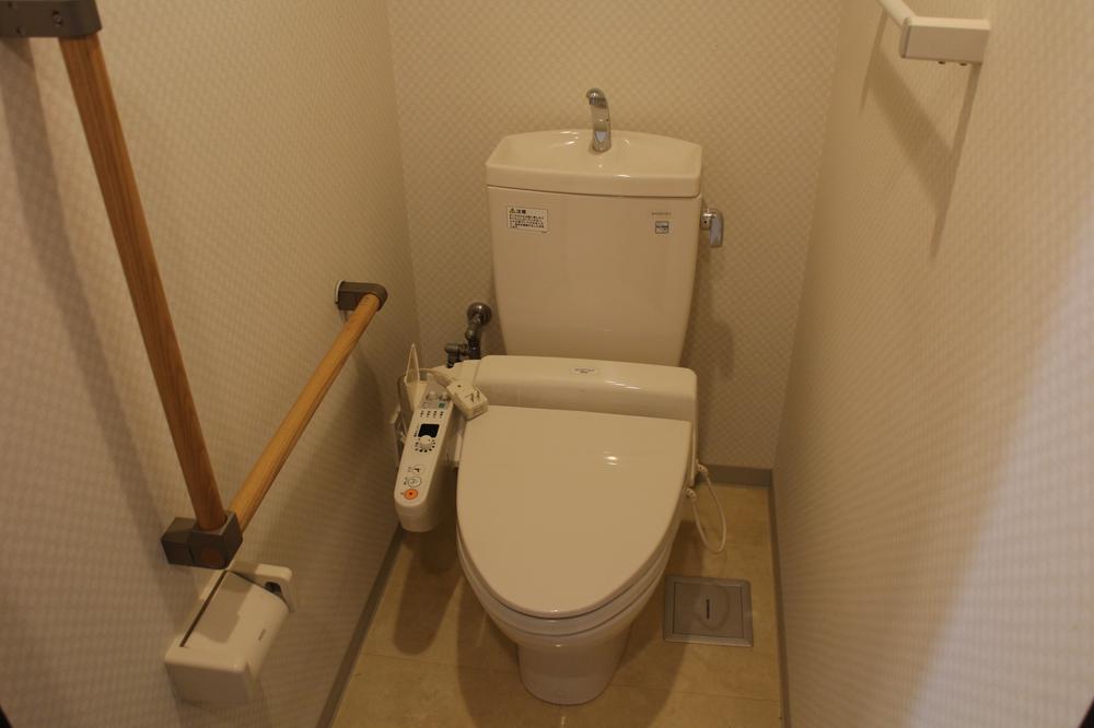 Toilet. Toilet (November 2013) Shooting