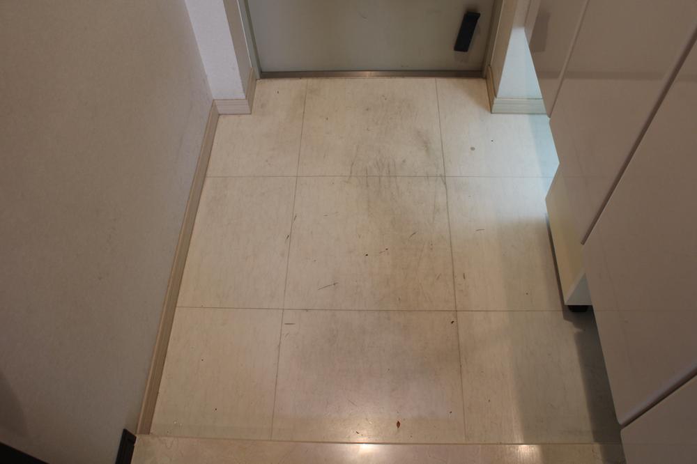 Entrance. Entrance (November 2013) Shooting