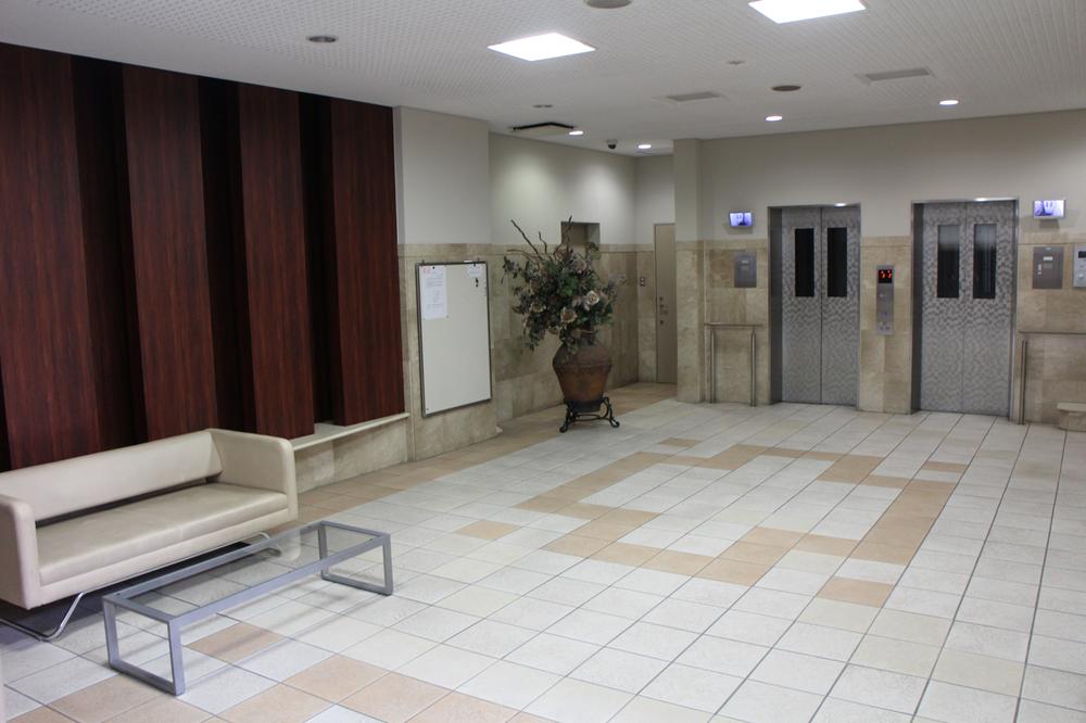 Entrance. Entrance Hall (November 2013) Shooting