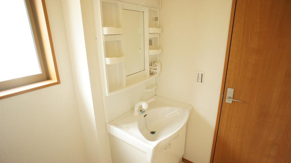 Wash basin, toilet