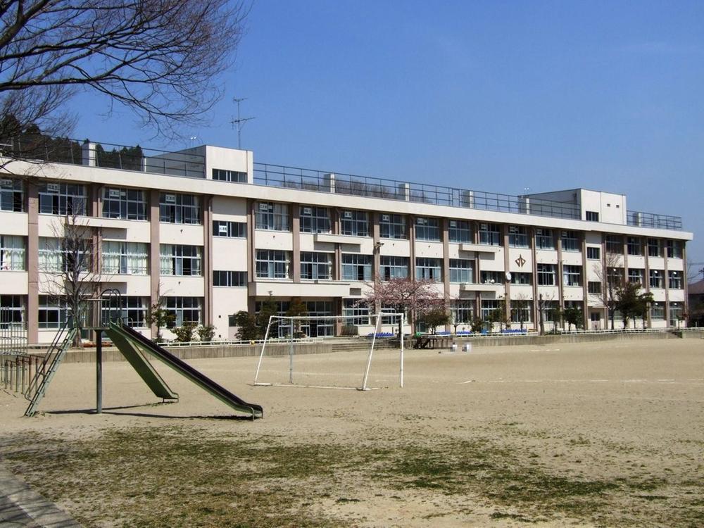 Primary school. Kitasendai until elementary school 1020m