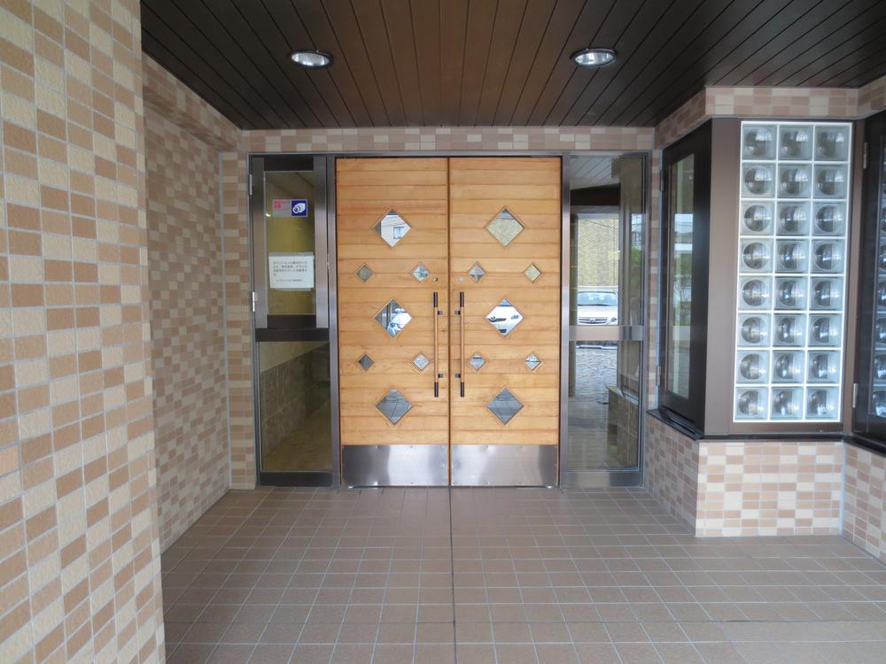 Entrance. Common area (September 2013) Shooting