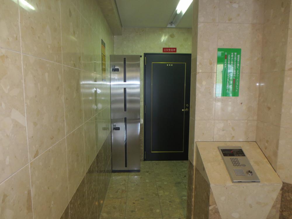 Entrance. Common area (September 2013) Shooting