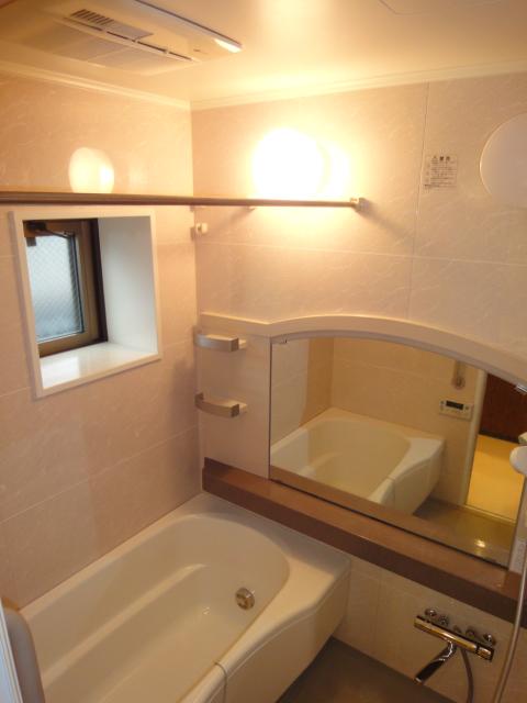 Bathroom. Bathroom (with Western-style drying function)