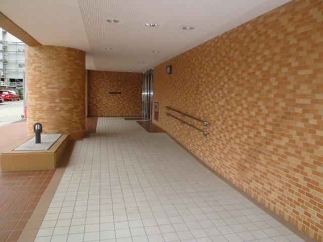 Entrance. Common areas