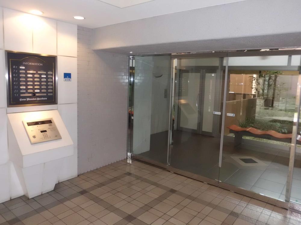 Entrance. Common area (September 2013) Shooting