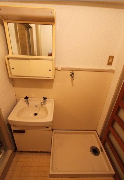 Washroom. It can be used as a dressing room