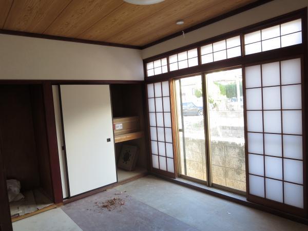 Other introspection. First floor Japanese-style room. Walls are re-covered in beautiful, Swap the tatami. 