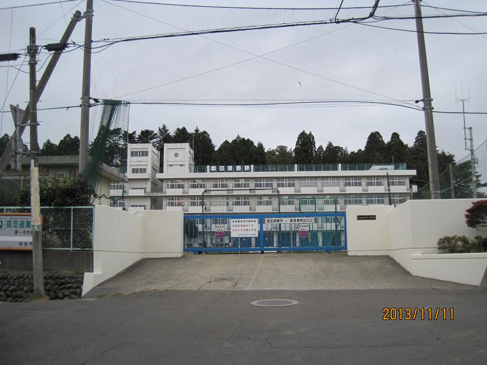 Junior high school. 993m to Sendai Municipal first junior high school