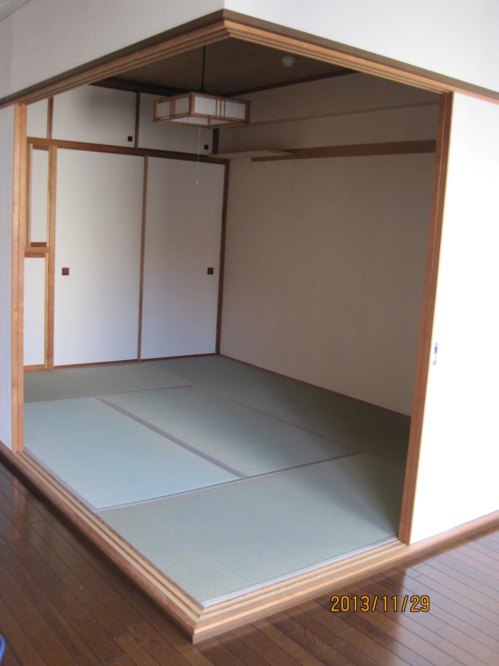 Non-living room. Convenient Japanese-style room next to the living room!