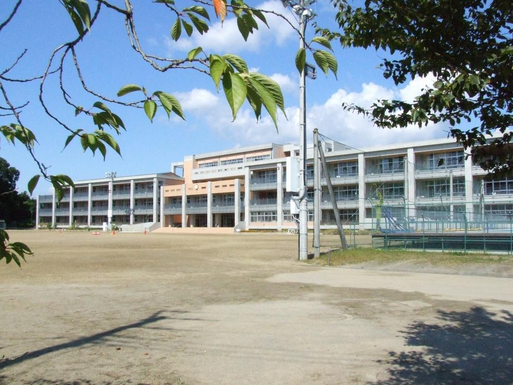 Primary school. 160m until Hirose elementary school