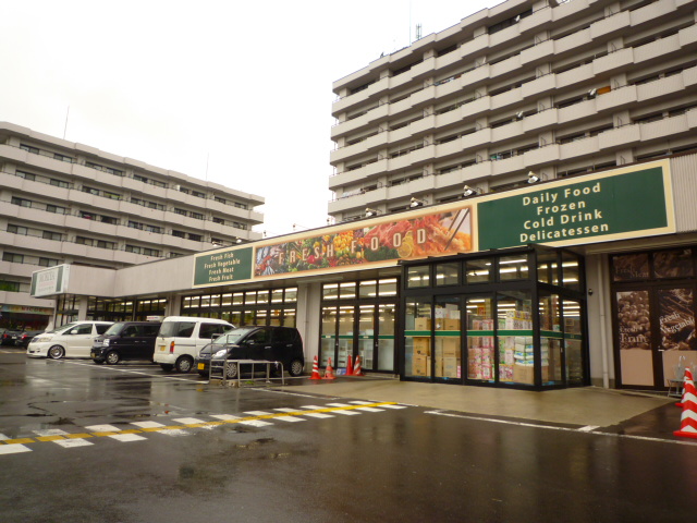 Supermarket. 2900m to fresh food Moriya Ochiai store (Super)