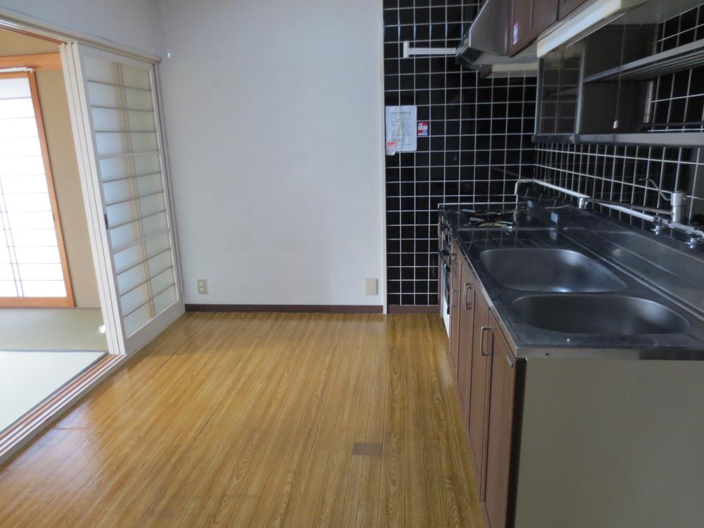 Living. Dining kitchen (12 May 2013) Shooting