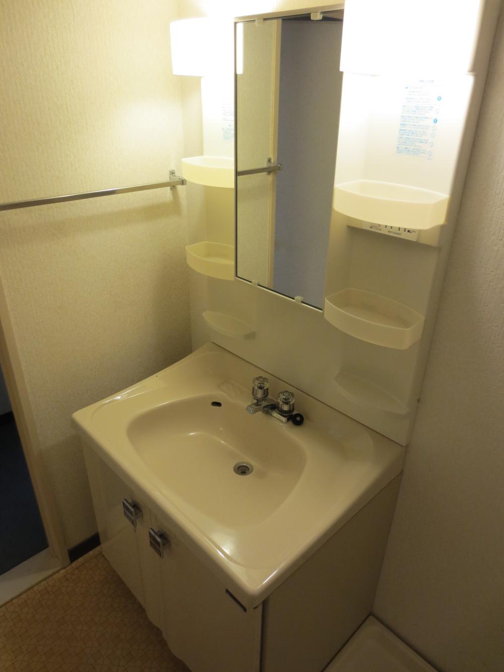 Wash basin, toilet. Wash basin ・ Washroom (December 2013) Shooting